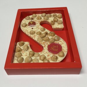 Luxe chocoladeletter Wit met hazelnoten