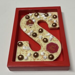 Luxe chocolade letter Wit  crispy Balls& meringue